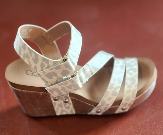 Corkys Giggle - White Leopard