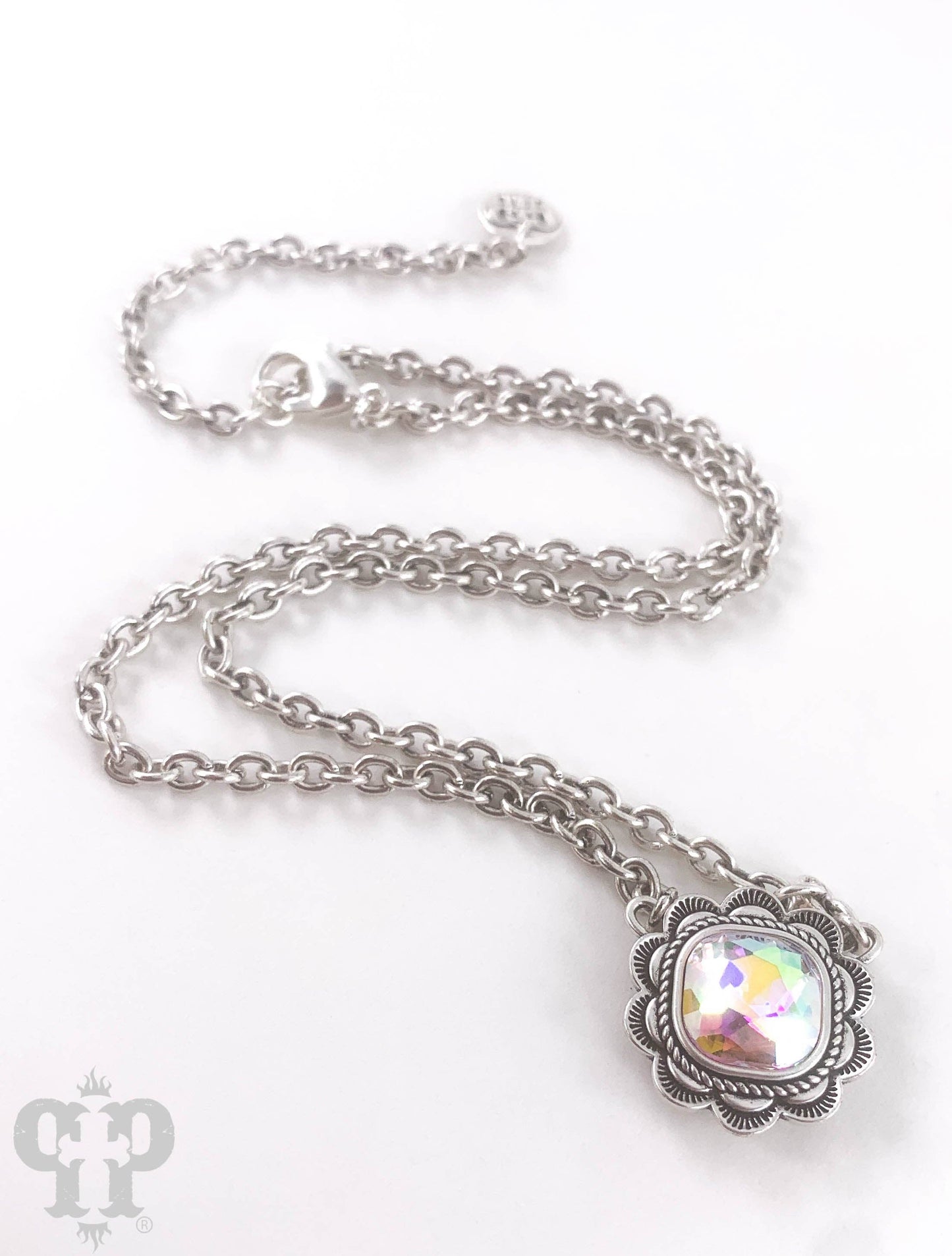 Ruffle edge drop necklace: Silver