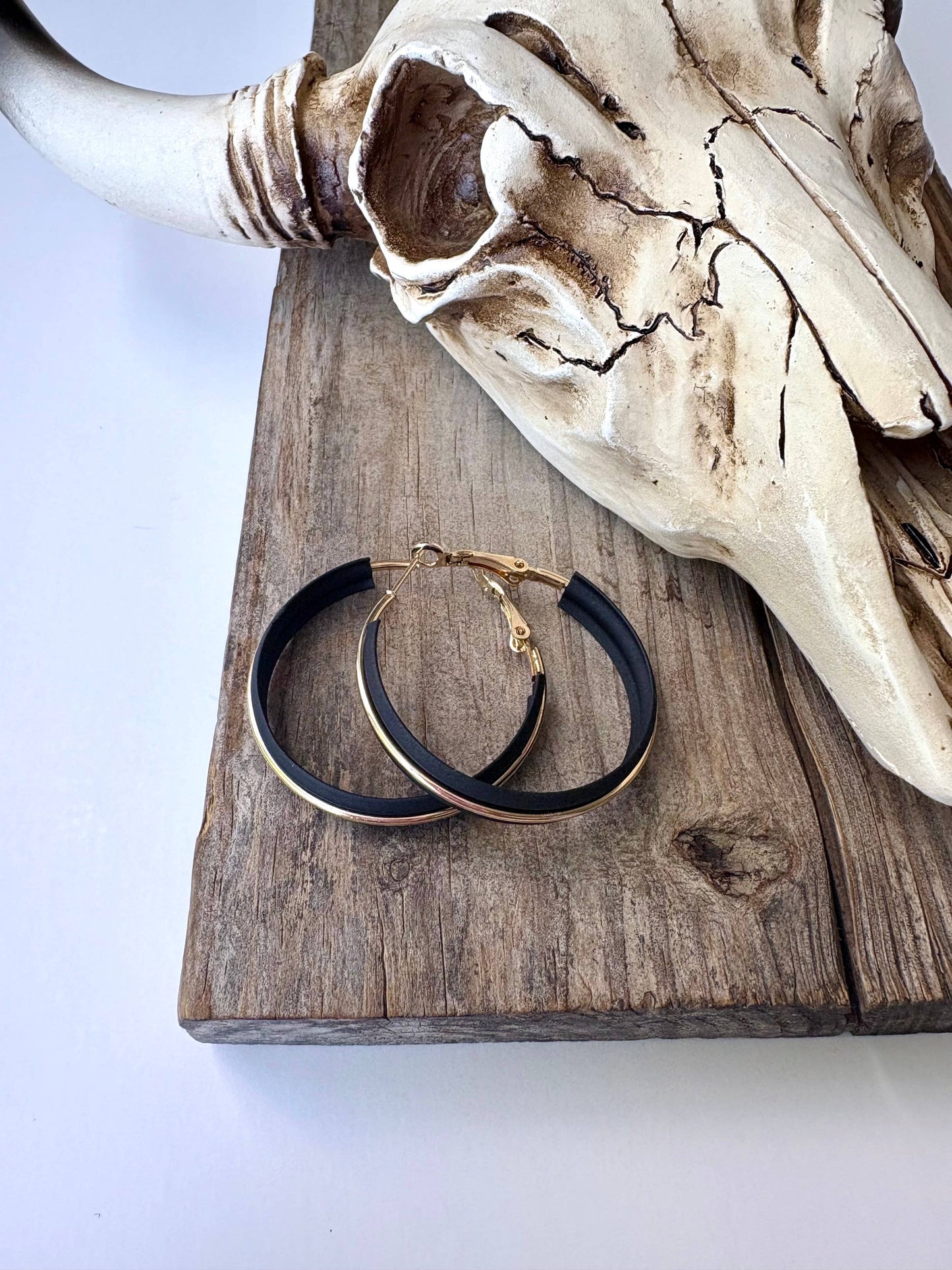 1.5" Lightweight Hoop Earrings: