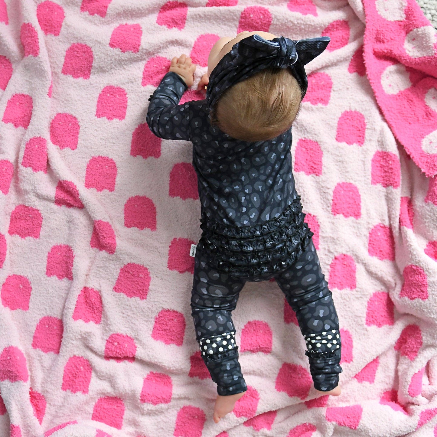 Gigi and Max - Ash Black Leopard RUFFLE ZIP Halloween Bamboo Sleepies Little: 0-3m