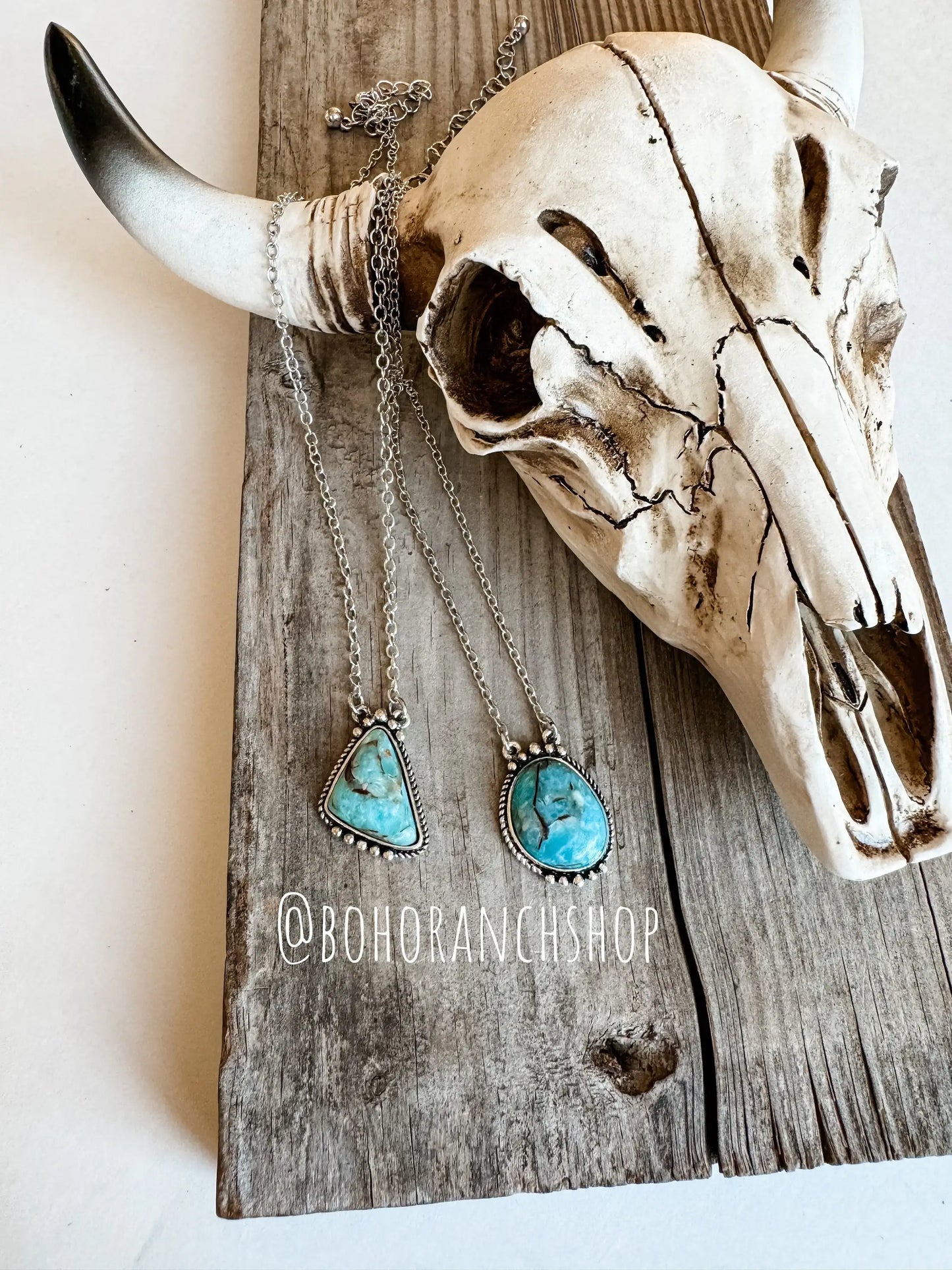 Western Style Turquoise Dainty Necklace
: OVAL