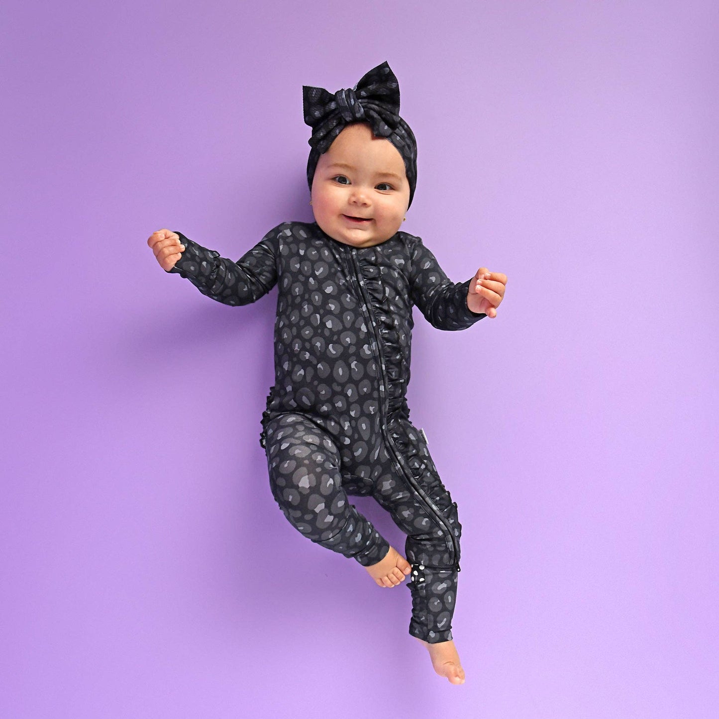 Gigi and Max - Ash Black Leopard RUFFLE ZIP Halloween Bamboo Sleepies Little: 0-3m