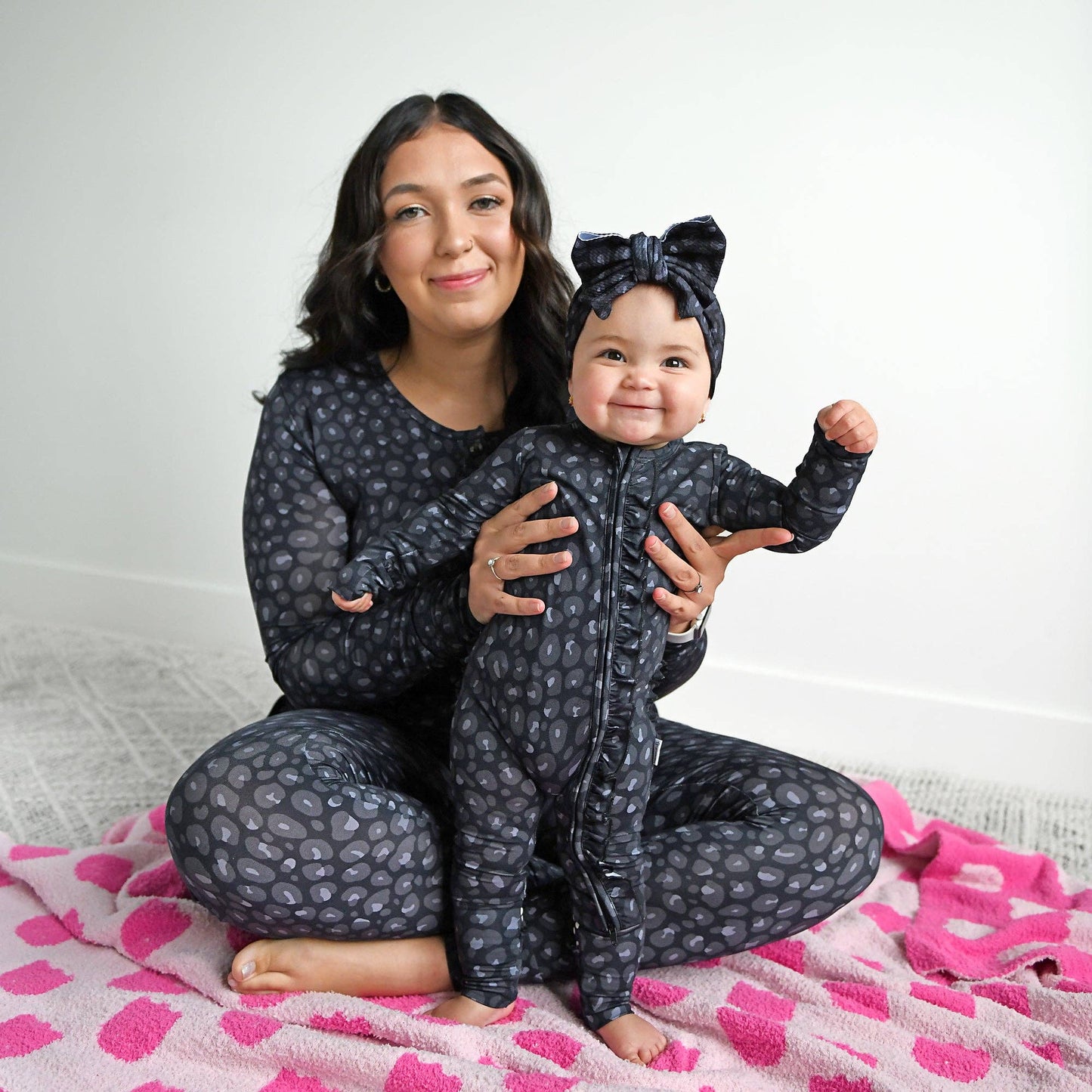 Gigi and Max - Ash Black Leopard RUFFLE ZIP Halloween Bamboo Sleepies Little: 0-3m