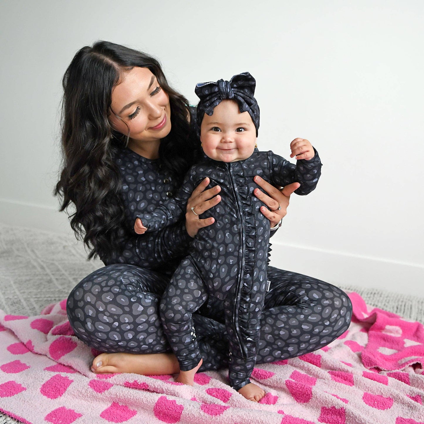 Gigi and Max - Ash Black Leopard RUFFLE ZIP Halloween Bamboo Sleepies Little: 0-3m