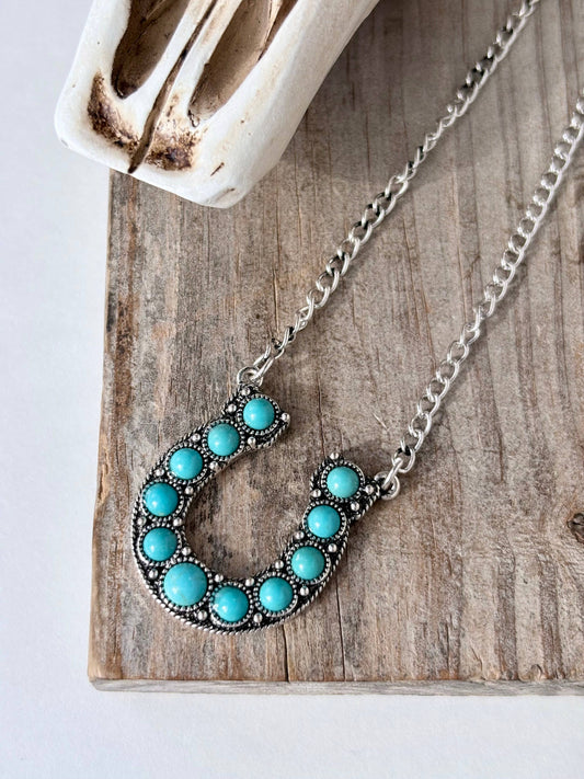 Western Style Turquoise Stone Pendant Link Chain Necklace: Horseshoes